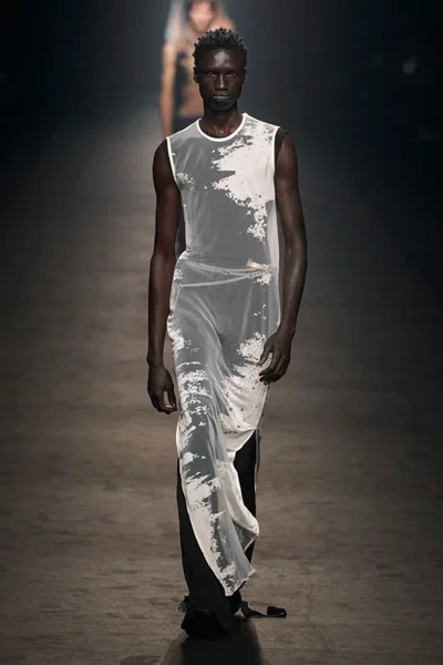 Look 19
